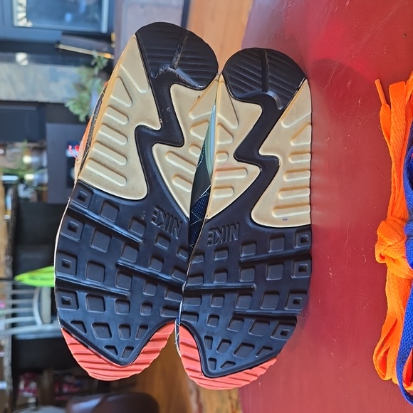 Nike Air Max 90 Mountaineering Sneakers in Trail Team Gold Coastal Blue - Picture 5 of 8